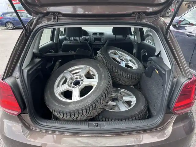 Ruskea (beige) Viistoperä, Volkswagen Polo – MPZ-671