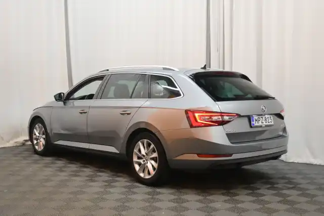 Harmaa Farmari, Skoda Superb – MPZ-823