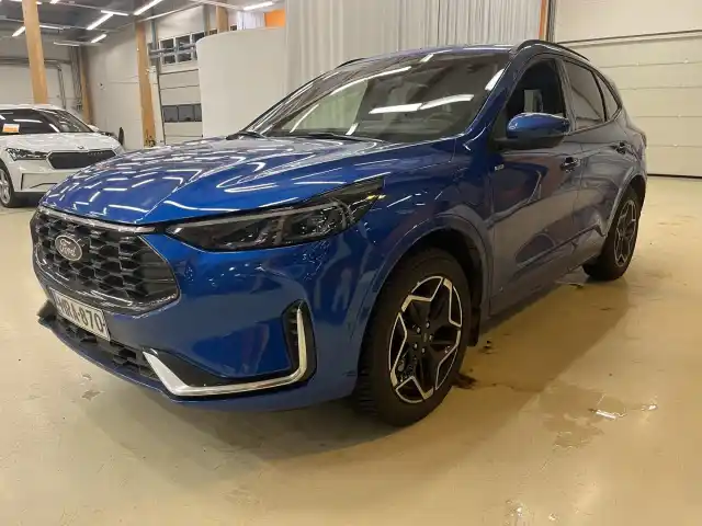 Sininen Maastoauto, Ford Kuga – MRA-870