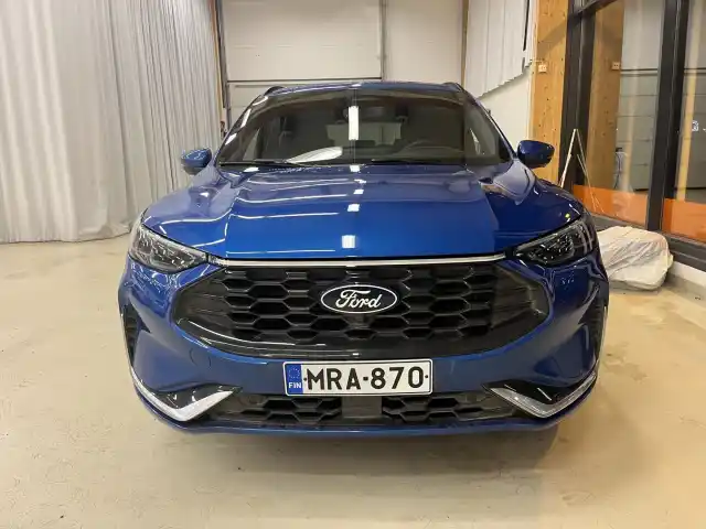 Sininen Maastoauto, Ford Kuga – MRA-870