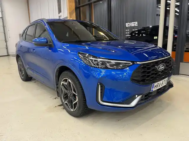 Sininen Maastoauto, Ford Kuga – MRA-870