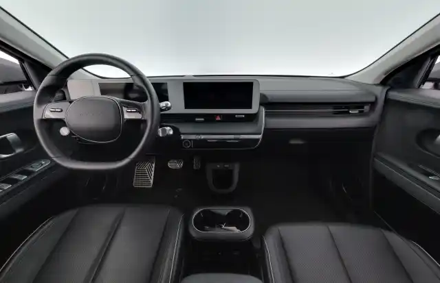 Harmaa Viistoperä, Hyundai IONIQ 5 – MRB-400
