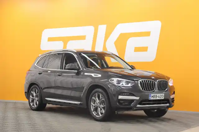 Harmaa Maastoauto, BMW X3 – MRB-420