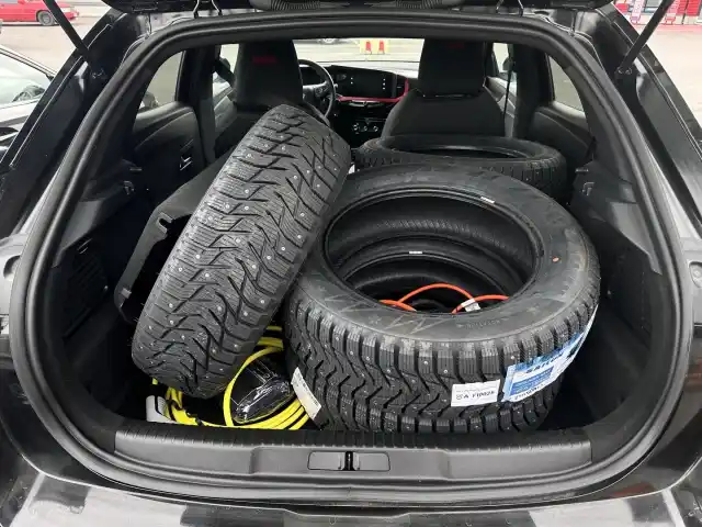 Musta Tila-auto, Opel Mokka – MRC-625