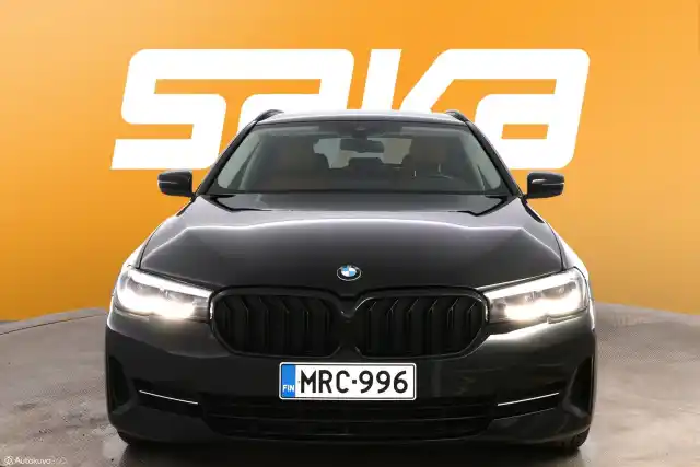 Musta Farmari, BMW 530 – MRC-996