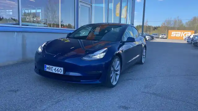 Sininen Sedan, Tesla Model 3 – MRE-660