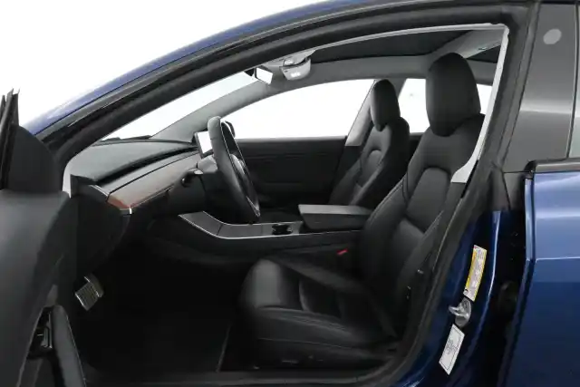 Sininen Sedan, Tesla Model 3 – MRE-660