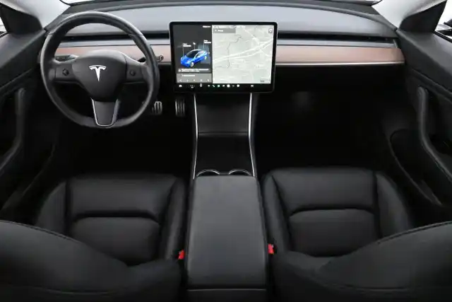 Sininen Sedan, Tesla Model 3 – MRE-660