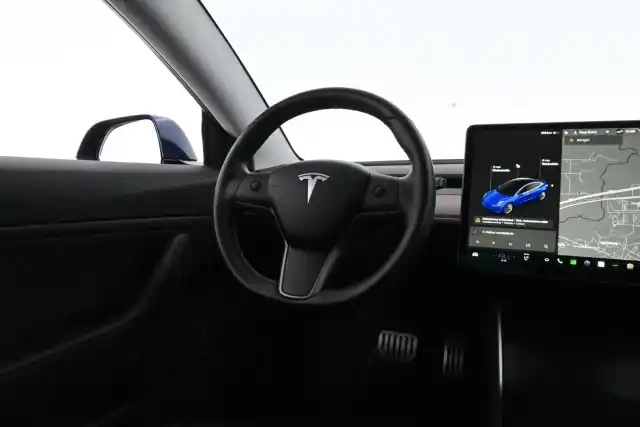 Sininen Sedan, Tesla Model 3 – MRE-660