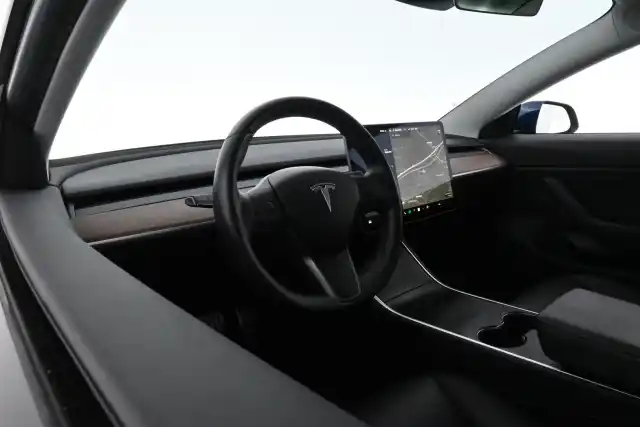 Sininen Sedan, Tesla Model 3 – MRE-660