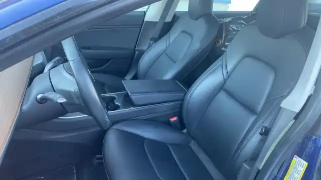 Sininen Sedan, Tesla Model 3 – MRE-660