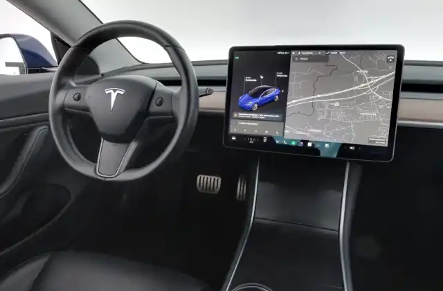 Sininen Sedan, Tesla Model 3 – MRE-660