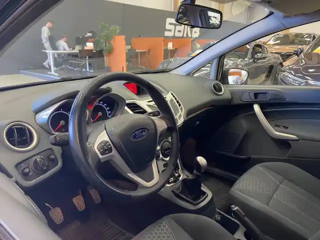 Musta Viistoperä, Ford Fiesta – MRY-165