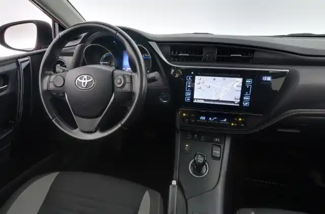 Punainen Farmari, Toyota Auris – MSY-318