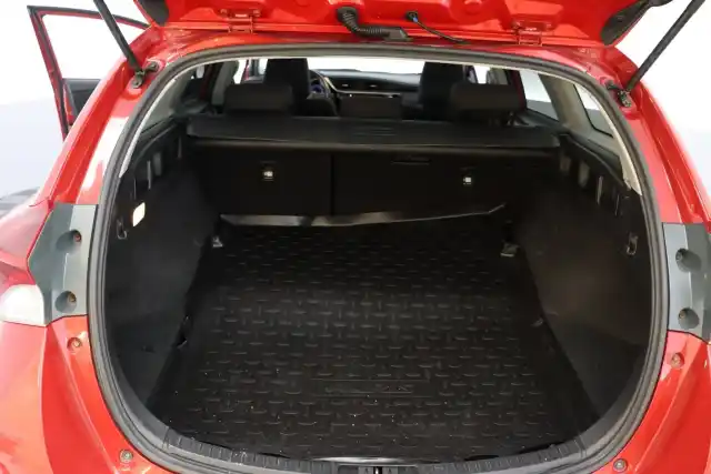 Punainen Farmari, Toyota Auris – MSY-318