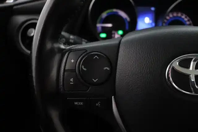 Punainen Farmari, Toyota Auris – MSY-318
