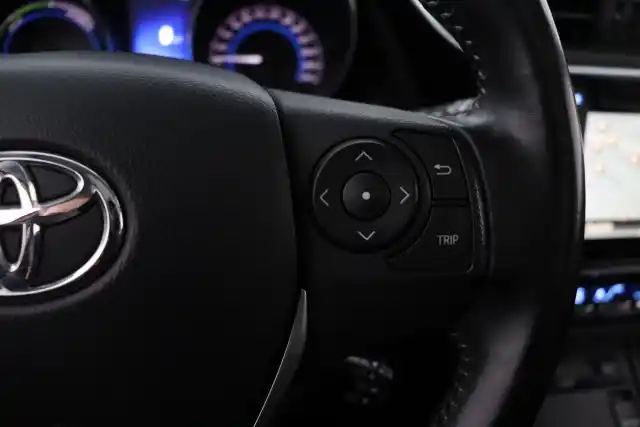 Punainen Farmari, Toyota Auris – MSY-318