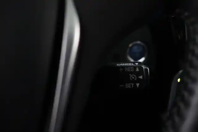 Punainen Farmari, Toyota Auris – MSY-318