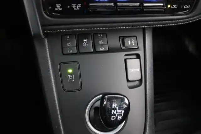 Punainen Farmari, Toyota Auris – MSY-318
