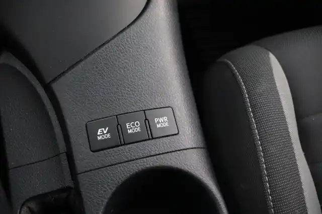 Punainen Farmari, Toyota Auris – MSY-318