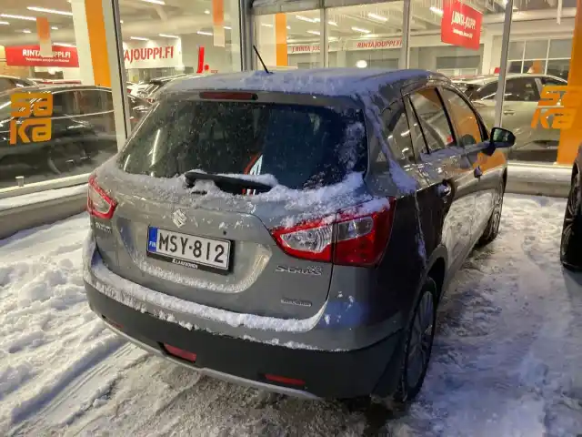 Harmaa Viistoperä, Suzuki SX4 S-Cross – MSY-812