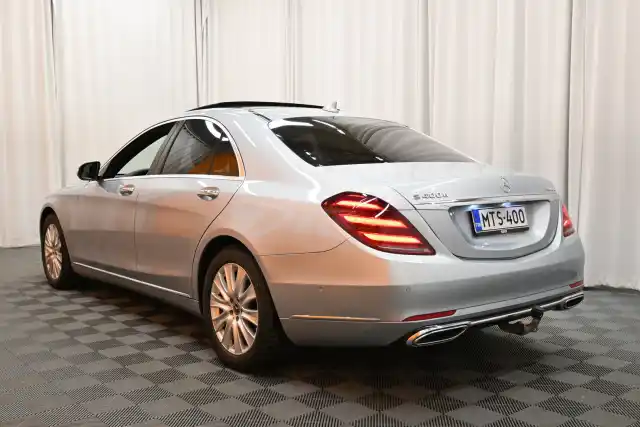 Harmaa Sedan, Mercedes-Benz S – MTS-400