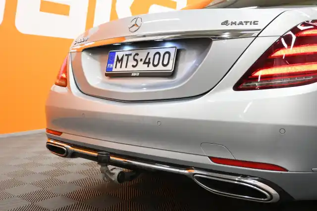 Harmaa Sedan, Mercedes-Benz S – MTS-400