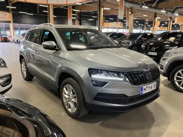Harmaa Maastoauto, Skoda Karoq – MTY-618