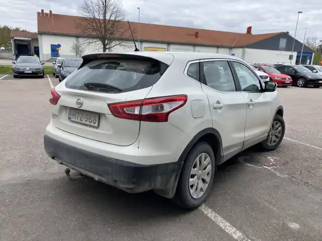Valkoinen Maastoauto, Nissan Qashqai – MTZ-968