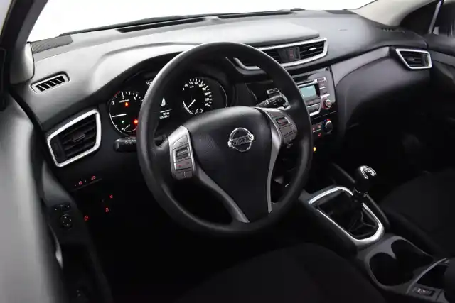Valkoinen Maastoauto, Nissan Qashqai – MTZ-968