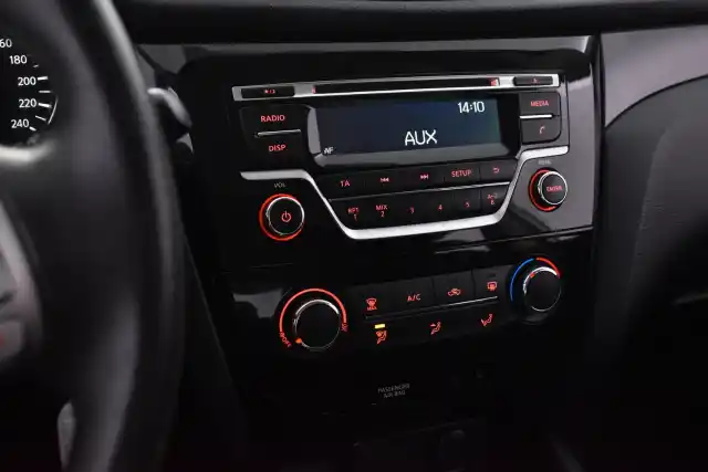 Valkoinen Maastoauto, Nissan Qashqai – MTZ-968