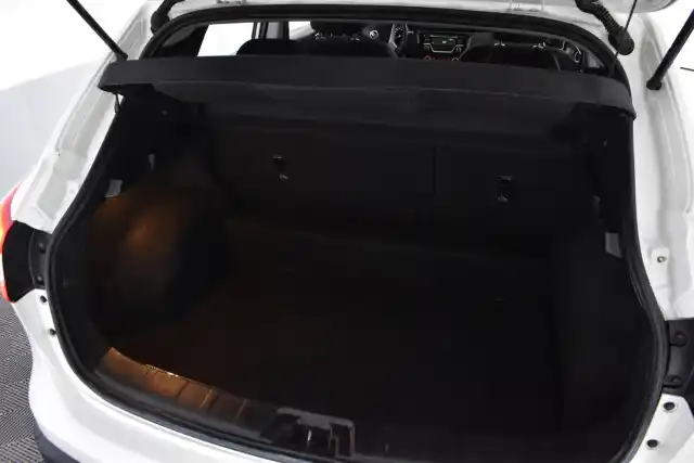 Valkoinen Maastoauto, Nissan Qashqai – MTZ-968