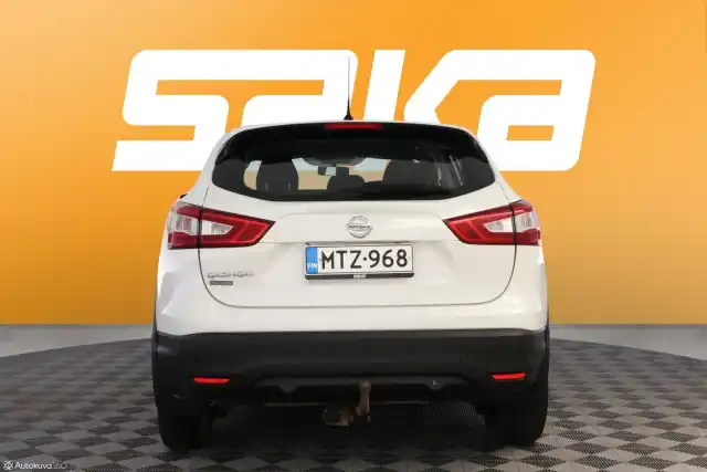 Valkoinen Maastoauto, Nissan Qashqai – MTZ-968