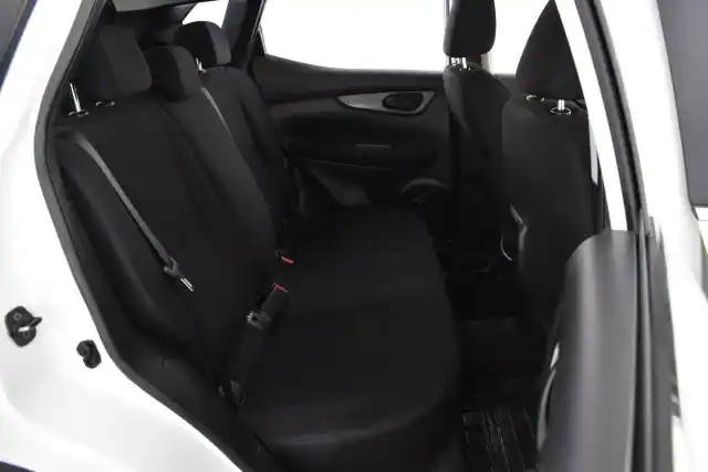 Valkoinen Maastoauto, Nissan Qashqai – MTZ-968