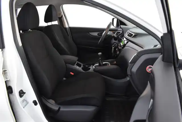 Valkoinen Maastoauto, Nissan Qashqai – MTZ-968