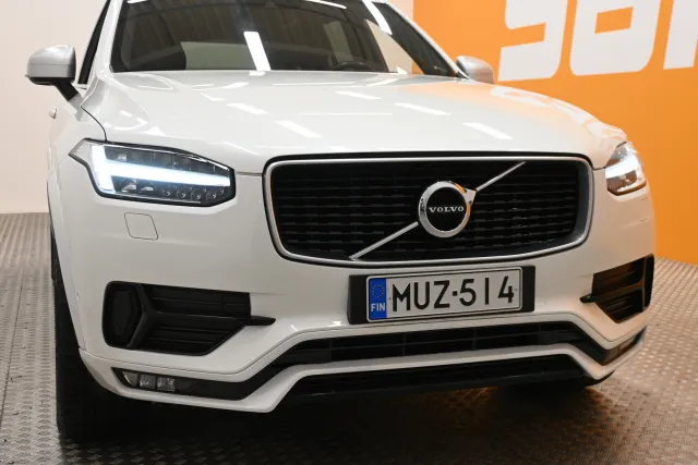 Valkoinen Maastoauto, Volvo XC90 – MUZ-514