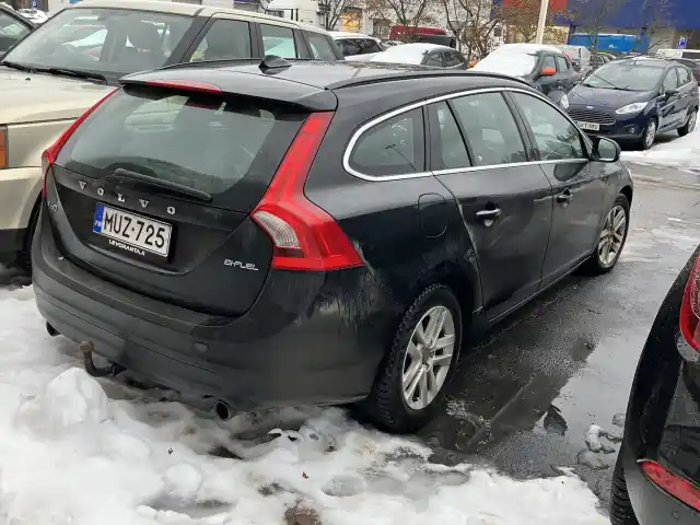 Musta Farmari, Volvo V60 – MUZ-725