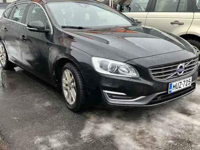 Musta Farmari, Volvo V60 – MUZ-725