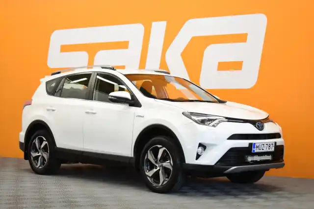 Valkoinen Maastoauto, Toyota RAV4 – MUZ-787