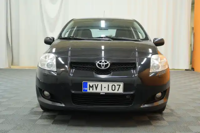 Musta Viistoperä, Toyota Auris – MVI-107