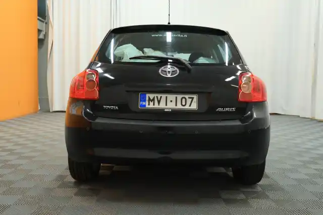 Musta Viistoperä, Toyota Auris – MVI-107