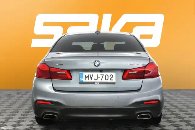 Sininen Sedan, BMW 530 – MVJ-702