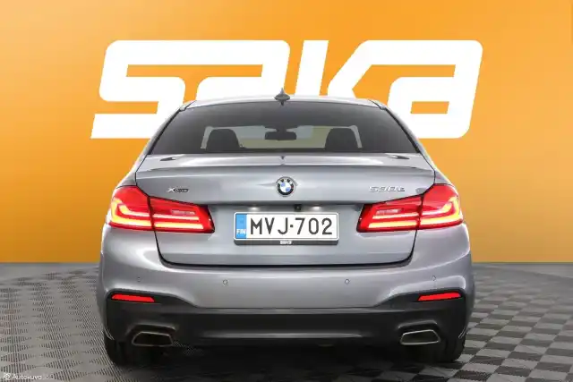 Sininen Sedan, BMW 530 – MVJ-702