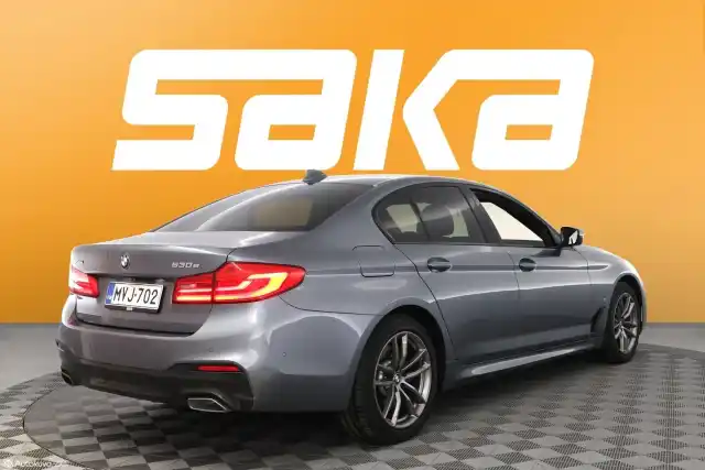 Sininen Sedan, BMW 530 – MVJ-702