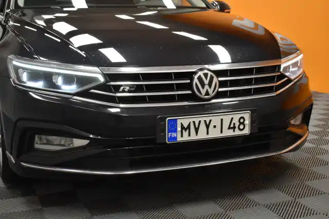 Musta Farmari, Volkswagen Passat – MVY-148