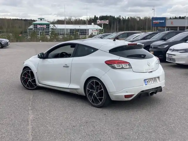 Valkoinen Coupe, Renault Megane – MVY-388