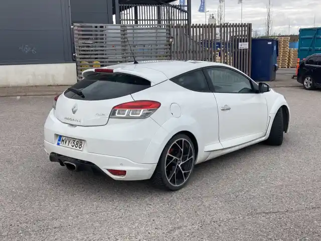 Valkoinen Coupe, Renault Megane – MVY-388