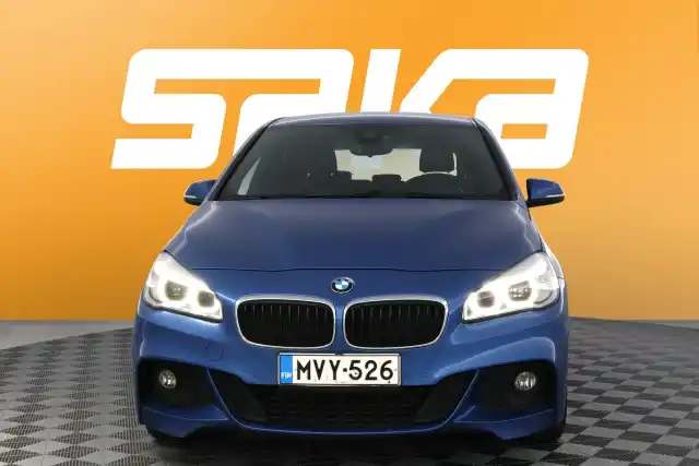 Sininen Tila-auto, BMW 218 – MVY-526