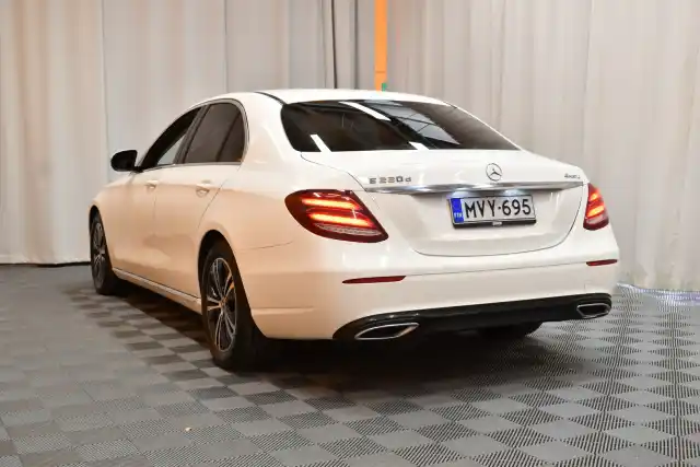 Valkoinen Sedan, Mercedes-Benz E – MVY-695