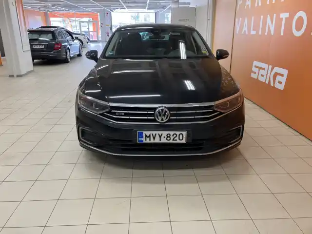 Musta Sedan, Volkswagen Passat – MVY-820